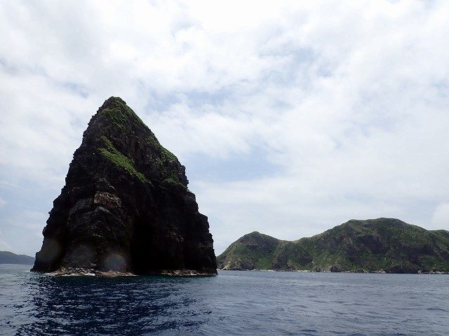 座間味　男岩