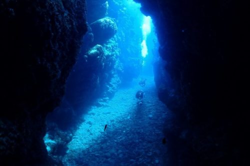 青に洞窟